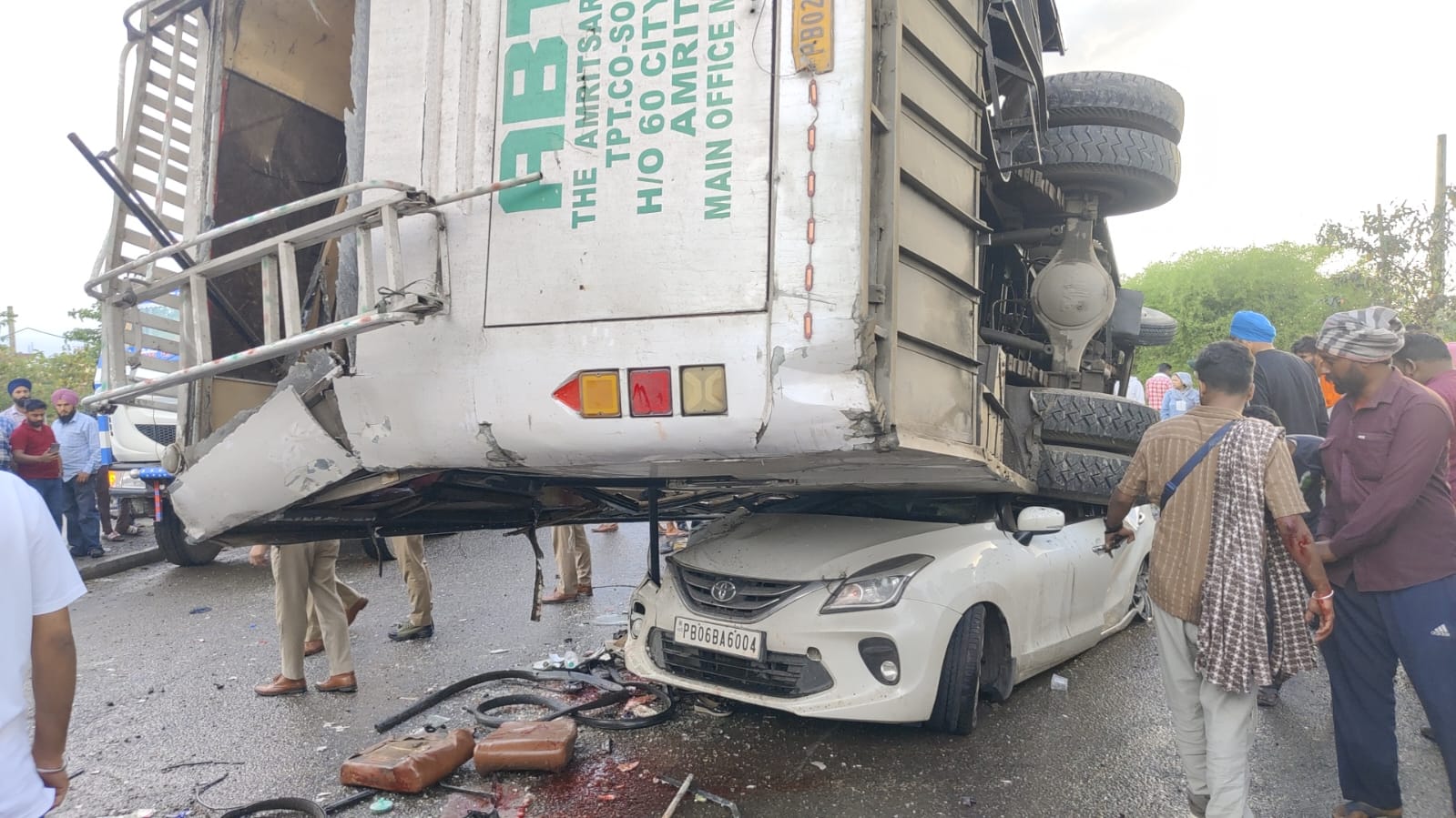 ਗੁਰਦਾਸਪੁਰ ਦੇ ਬੱਬਰੀ ਬਾਈਪਾਸ ‘ਤੇ ਭਿਆਨਕ ਹਾਦਸਾ, 2 ਦਰਜਨ ਤੋਂ ਵੱਧ ਜ਼ਖ਼ਮੀ