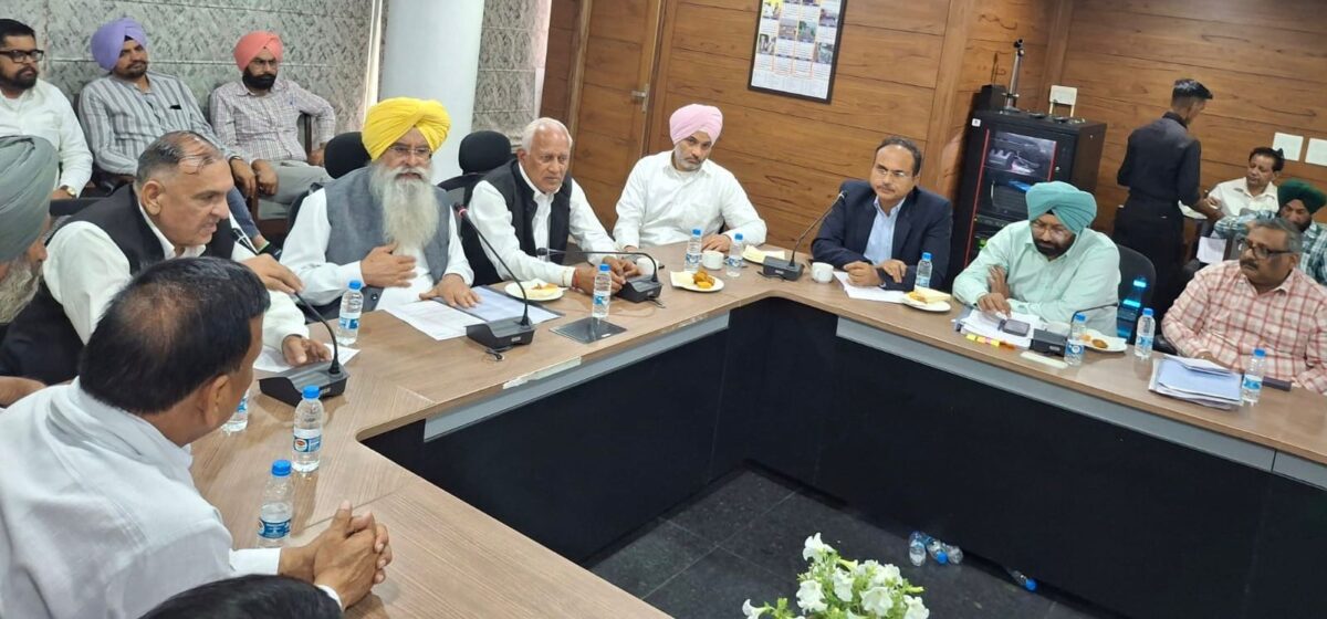 ਪੰਜਾਬ ਵਿੱਚ ਮੀਂਹ ਤੇ ਗੜੇਮਾਰੀ ਕਾਰਨ 1.30 ਲੱਖ ਏਕੜ ਰਕਬੇ ‘ਚ ਫ਼ਸਲਾਂ ਦਾ ਨੁਕਸਾਨ; ਗੁਰਮੀਤ ਸਿੰਘ ਖੁੱਡੀਆਂ ਵੱਲੋਂ ਨੁਕਸਾਨ ਦੇ ਮੁਲਾਂਕਣ ਲਈ ਕੇਂਦਰ ਨੂੰ ਟੀਮ ਭੇਜਣ ਦੀ ਅਪੀਲ ਅਤੇ ਕਿਸਾਨਾਂ ਲਈ ਤੁਰੰਤ ਰਾਹਤ ਦੀ ਮੰਗ