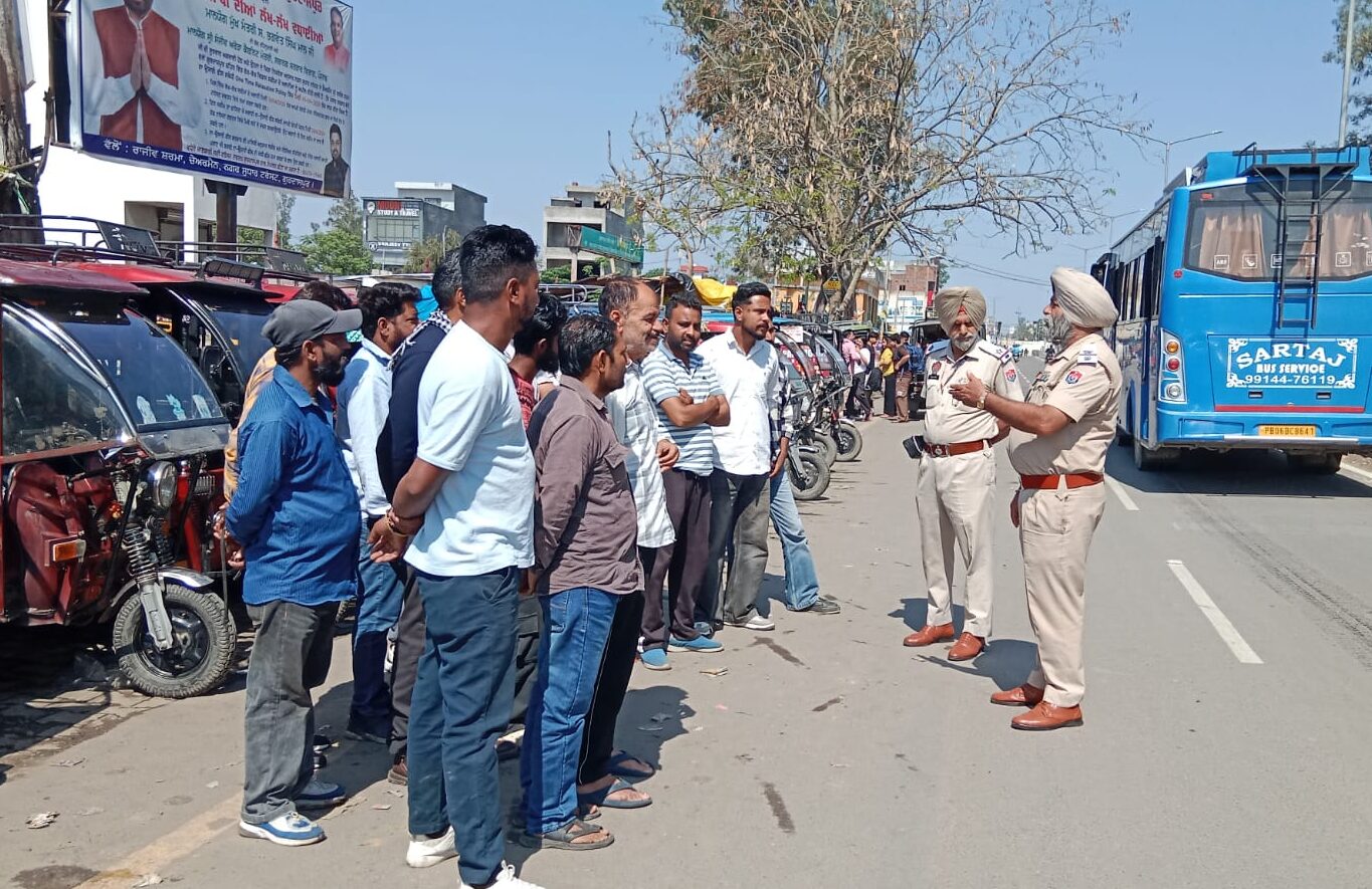 ਟਰੈਫਿਕ ਪੁਲਿਸ ਵੱਲੋਂ ਬੱਸ ਸਟੈਂਡ ਗੁਰਦਾਸਪੁਰ ਵਿਖੇ ਜਾਗਰੂਕਤਾ ਸੈਮੀਨਾਰ