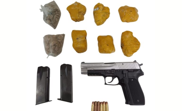 ਨਸ਼ੀਲੇ ਪਦਾਰਥ ਅਤੇ ਗੈਰ-ਕਾਨੂੰਨੀ ਹਥਿਆਰ ਤਸਕਰੀ ਰੈਕਟ ਨਾਲ ਜੁੜੇ ਤਿੰਨ ਵਿਅਕਤੀ ਗ੍ਰਿਫ਼ਤਾਰ; 6.5 ਕਿਲੋਗ੍ਰਾਮ ਹੈਰੋਇਨ, ਪਿਸਤੌਲ, 1 ਲੱਖ ਰੁਪਏ ਦੀ ਡਰੱਗ ਮਨੀ ਬਰਾਮਦ