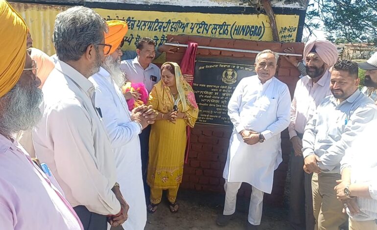 ਰਮਨ ਬਹਿਲ ਨੇ 50 ਲੱਖ ਰੁਪਏ ਦੀ ਲਾਗਤ ਨਾਲ ਗੁਰਦਾਸਪੁਰ-ਪੰਡੋਰੀ ਰੋਡ ਤੋਂ ਪਿੰਡ ਵਾੜਾ ਤੱਕ ਸੜਕ ਵਿਕਾਸ ਕਾਰਜ ਦਾ ਨੀਂਹ ਪੱਥਰ ਰੱਖਿਆ