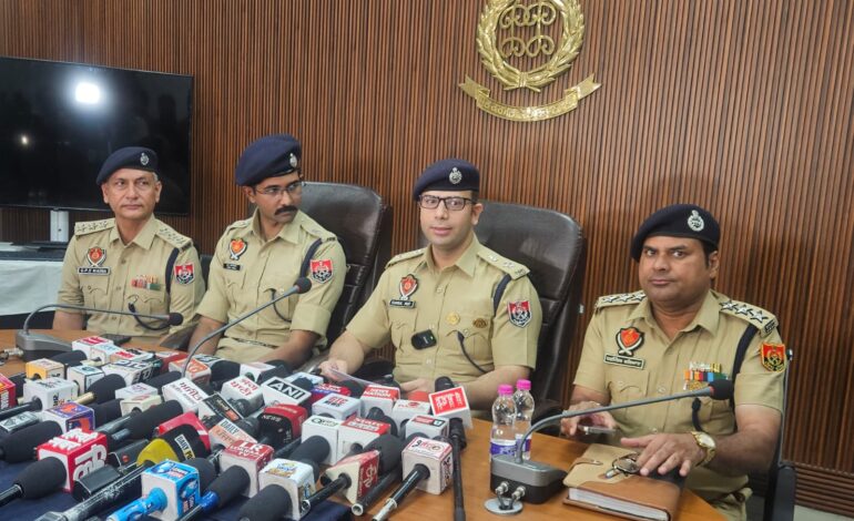 ਅੰਮ੍ਰਿਤਸਰ ਦੇ ਭਿੰਡੀ ਸੈਦਾਂ ਪੁਲਿਸ ਥਾਣੇ ‘ਤੇ ਗ੍ਰਨੇਡ ਹਮਲੇ ਪਿੱਛੇ ਪਾਕਿ-ਆਈ.ਐਸ.ਆਈ. ਦਾ ਹੱਥ; ਦੋ ਪਿਸਤੌਲਾਂ ਸਮੇਤ ਛੇ ਗ੍ਰਿਫ਼ਤਾਰ