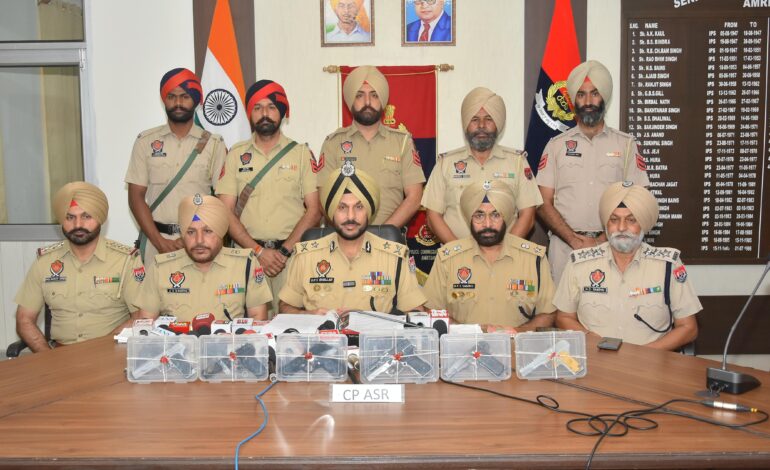 ਅੰਮ੍ਰਿਤਸਰ ਵਿੱਚ ਸਰਹੱਦ ਪਾਰੋਂ ਚੱਲ ਰਹੇ ਗੈਰ-ਕਾਨੂੰਨੀ ਹਥਿਆਰ ਤਸਕਰੀ ਮਾਡਿਊਲ ਨਾਲ ਜੁੜੇ ਤਿੰਨ ਵਿਅਕਤੀ ਕਾਬੂ; 6ਪਿਸਤੌਲ ਬਰਾਮਦ