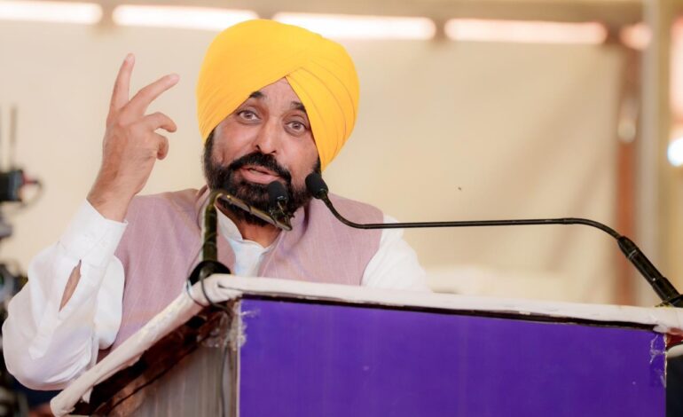 ਕਾਂਗਰਸ ਅਤੇ ਅਕਾਲੀਆਂ ਨੇ ਗਰੀਬਾਂ ਤੋਂ ਸਿੱਖਿਆ ਖੋਹ ਕੇ ਅਤੇ ਸਕਾਲਰਸ਼ਿਪ ਦਾ ਪੈਸੇ ਹੜੱਪ ਕੇ ਬਾਬਾ ਸਾਹਿਬ ਅੰਬੇਡਕਰ ਦੀ ਪਿੱਠ ਵਿੱਚ ਛੁਰਾ ਮਾਰਿਆ: ਮੁੱਖ ਮੰਤਰੀ ਭਗਵੰਤ ਸਿੰਘ ਮਾਨ