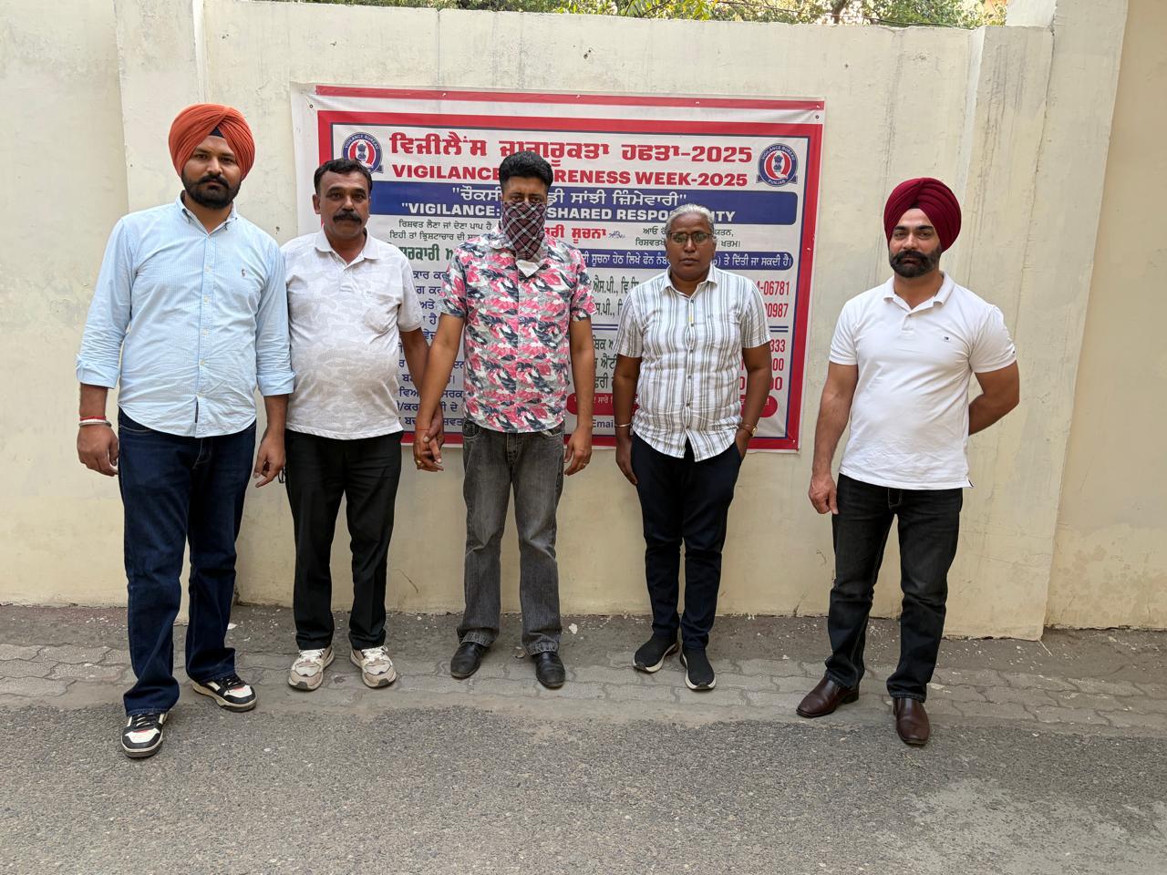 ਵਿਜੀਲੈਂਸ ਬਿਊਰੋ ਵੱਲੋਂ 6,000 ਰੁਪਏ ਰਿਸ਼ਵਤ ਲੈਂਦਾ ਪ੍ਰਿੰਸੀਪਲ ਰੰਗੇ ਹੱਥੀਂ ਕਾਬੂ