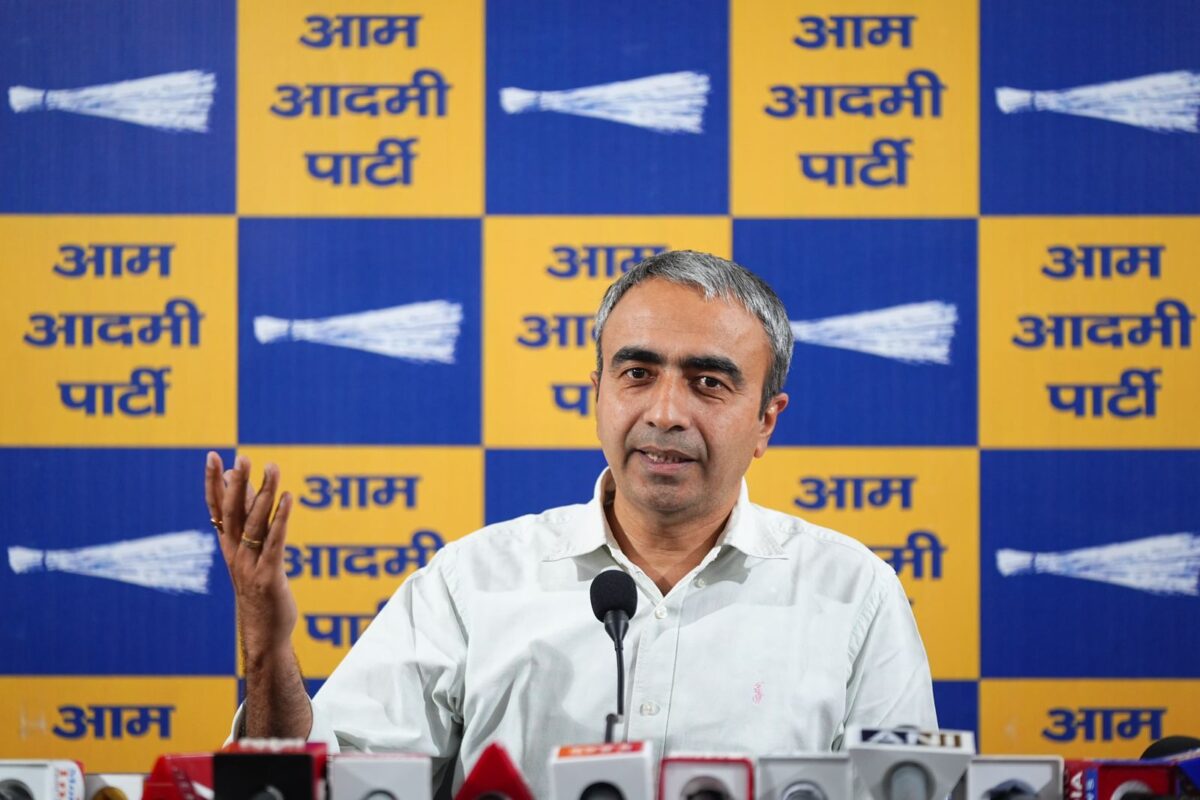 ਪੰਜਾਬ ਵਿੱਚ ਮੰਤਰੀ ਸੰਜੀਵ ਅਰੋੜਾ ਦੇ ਘਰ ਈਡੀ ਦੀ ਰੇਡ ‘ਤੇ ‘ਆਪ’ ਦੇ ਰਾਸ਼ਟਰੀ ਮੀਡੀਆ ਇੰਚਾਰਜ ਅਨੁਰਾਗ ਢਾਂਡਾ ਨੇ ਭਾਜਪਾ ‘ਤੇ ਚੁੱਕੇ ਸਵਾਲ