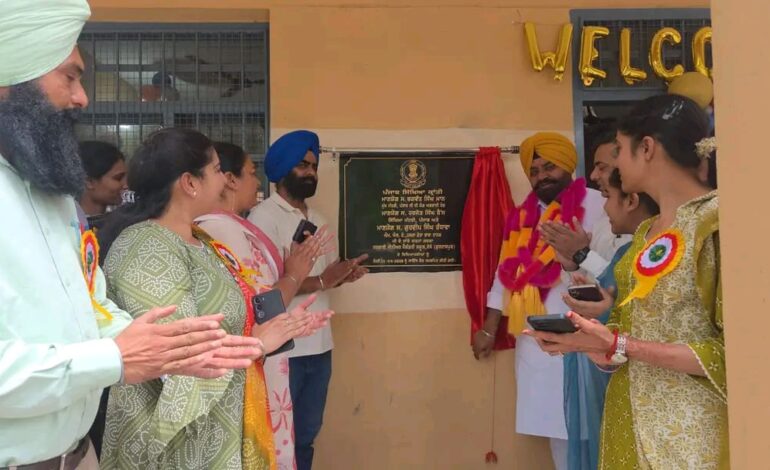 ਵਿਧਾਇਕ ਗੁਰਦੀਪ ਸਿੰਘ ਰੰਧਾਵਾ ਵਲੋਂ ਪਿੰਡ ਰੋਸਾ ਦੇ ਸਰਕਾਰੀ ਹਾਈ ਸਕੂਲ ਵਿੱਚ ਕੰਪਿਊਟਰ ਅਤੇ ਸਾਇੰਸ ਲੈਬ ਵਿਦਿਆਰਥੀਆਂ ਨੂੰ ਸਮਰਪਿਤ