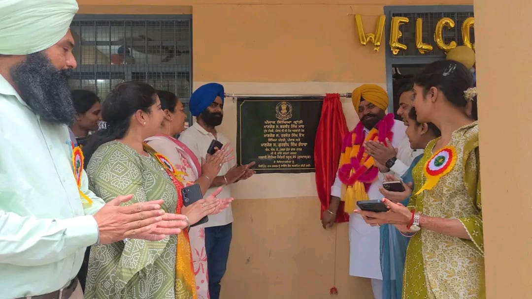 ਵਿਧਾਇਕ ਗੁਰਦੀਪ ਸਿੰਘ ਰੰਧਾਵਾ ਵਲੋਂ ਪਿੰਡ ਰੋਸਾ ਦੇ ਸਰਕਾਰੀ ਹਾਈ ਸਕੂਲ ਵਿੱਚ ਕੰਪਿਊਟਰ ਅਤੇ ਸਾਇੰਸ ਲੈਬ ਵਿਦਿਆਰਥੀਆਂ ਨੂੰ ਸਮਰਪਿਤ