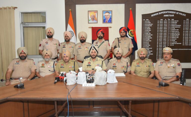 ਸਰਹੱਦ ਪਾਰੋਂ ਨਸ਼ੀਲੇ ਪਦਾਰਥਾਂ ਦੀ ਤਸਕਰੀ ਵਾਲੇ ਕਾਰਟੇਲਾਂ ਨਾਲ ਸਬੰਧਤ ਪੰਜ ਵਿਅਕਤੀ 7 ਕਿਲੋ ਹੈਰੋਇਨ ਸਮੇਤ ਅੰਮ੍ਰਿਤਸਰ ਤੋਂ ਗ੍ਰਿਫ਼ਤਾਰ