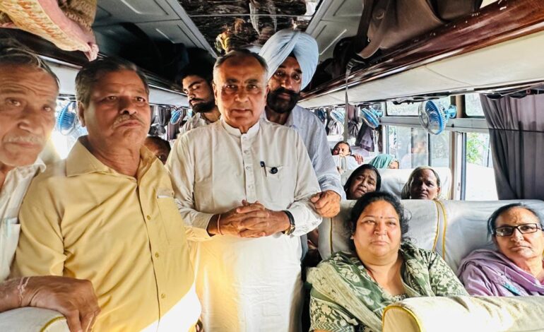 ਰਮਨ ਬਹਿਲ ਵਲੋਂ ‘ਮੁੱਖ ਮੰਤਰੀ ਤੀਰਥ ਯਾਤਰਾ’ ਤੇ ਗਏ ਯਾਤਰੀਆਂ ਦਾ ਵਾਪਸ ਗੁਰਦਾਸਪੁਰ ਪਹੁੰਚਣ ‘ਤੇ ਗਰਮਜੋਸ਼ੀ ਨਾਲ ਸਵਾਗਤ