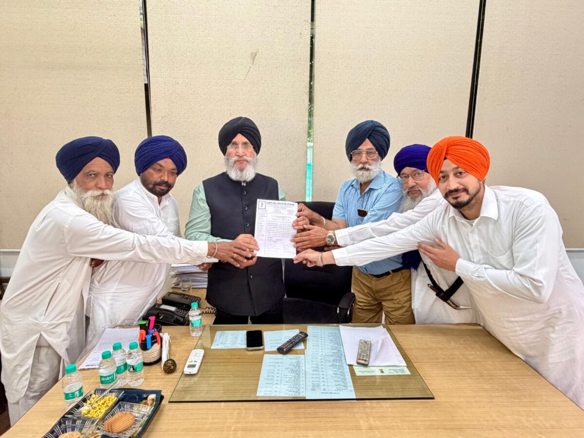 ਅਕਾਲੀ ਦਲ ਨੂੰ ਵੱਡਾ ਹੁਲਾਰਾ ਐਚ ਡੀ ਦੇਵਗੌੜਾ ਦੀ ਅਗਵਾਈ ਵਾਲੇ ਜਨਤਾ ਦਲ ਸੈਕੂਲਰ ਨੇ ਪਾਰਟੀ ਨੂੰ ਦਿੱਤੀ ਬਿਨਾਂ ਸ਼ਰਤ ਹਮਾਇਤ