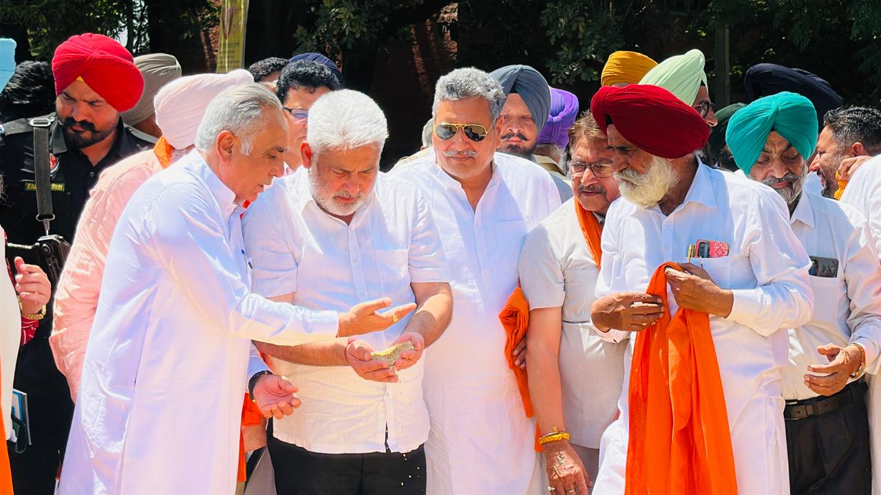 ਕੈਬਨਿਟ ਮੰਤਰੀ ਲਾਲ ਚੰਦ ਕਟਾਰੂਚੱਕ ਗੁਰਦਾਸਪੁਰ ਦਾਣਾ ਮੰਡੀ ਵਿਖੇ ਪਹੁੰਚੇ-ਕਣਕ ਦੇ ਖਰੀਦ ਪ੍ਰਬੰਧਾਂ ਦਾ ਲਿਆ ਜਾਇਜ਼ਾ