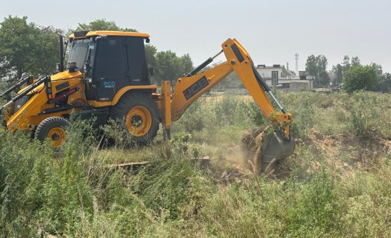 ਜਿਲ੍ਹਾ ਪ੍ਰਸ਼ਾਸਨ ਵੱਲੋ ਸਖ਼ਤ ਐਕਸ਼ਨ: ਗੁਰਦਾਸਪੁਰ ਦੇ ਪਿੰਡ ਰਾਜੂਵਾਲ ਵਿਖੇ ਬਣੀ ਅਣ-ਅਧਿਕਾਰਤ ਕਲੋਨੀਆਂ ਉੱਪਰ ਚੱਲਿਆ ਪੀਲਾ ਪੰਜਾ