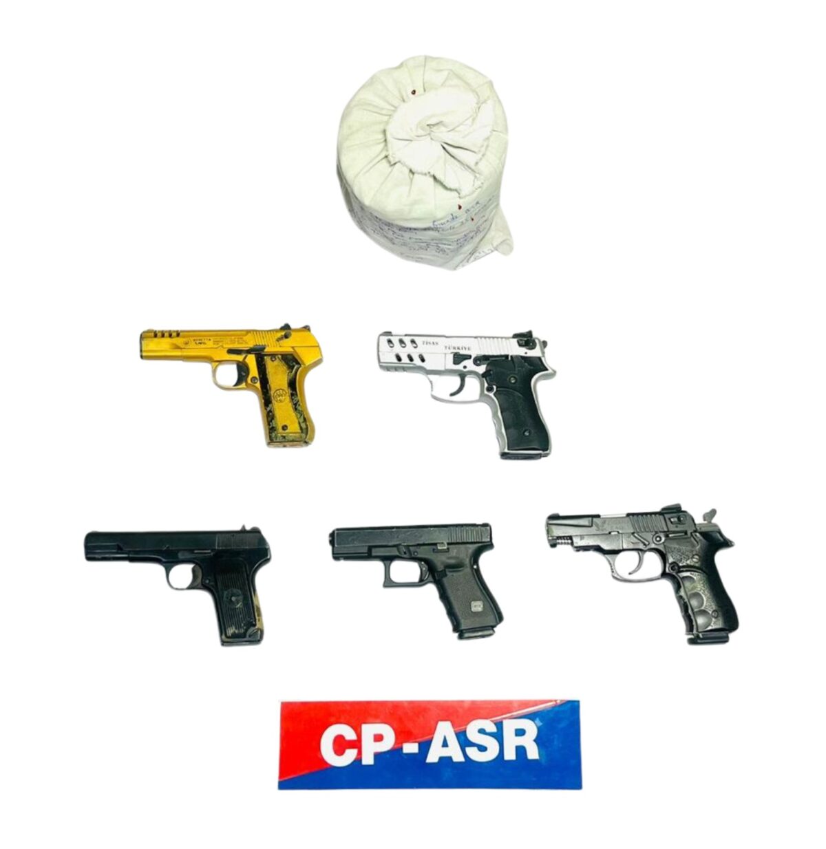 ਸਰਹੱਦ ਪਾਰੋਂ ਚੱਲ ਰਹੇ ਨਸ਼ਿਆਂ ਅਤੇ ਹਥਿਆਰਾਂ ਦੀ ਤਸਕਰੀ ਵਾਲੇ ਮਾਡਿਊਲ ਦਾ ਪਰਦਾਫਾਸ਼; 900 ਗ੍ਰਾਮ ਆਈਸੀਈ ਅਤੇ 5 ਪਿਸਤੌਲਾਂ ਸਮੇਤ ਤਿੰਨ ਮੁਲਜ਼ਮ ਅੰਮ੍ਰਿਤਸਰ ਤੋਂ ਗ੍ਰਿਫ਼ਤਾਰ