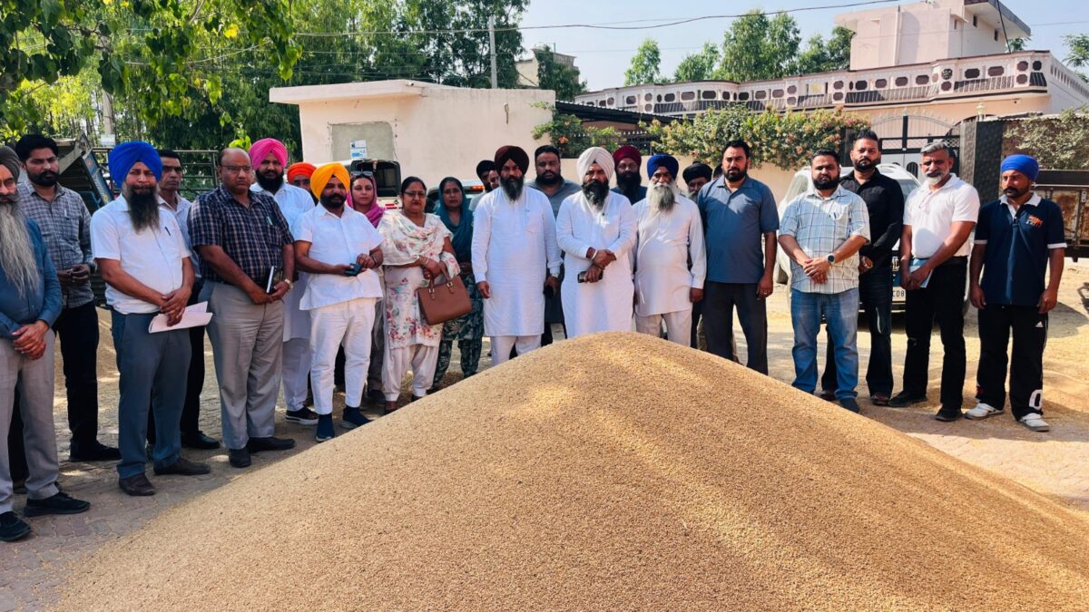 ਮੰਡੀਆਂ ਵਿੱਚ ਸੁਵਿਧਾਵਾਂ ਅਤੇ ਖਰੀਦ ਪ੍ਰਬੰਧਾਂ ਦਾ ਜਾਇਜ਼ਾ ਲੈਣ ਪਹੁੰਚੇ ਡਿਪਟੀ ਸਪੀਕਰ ਰੌੜੀ