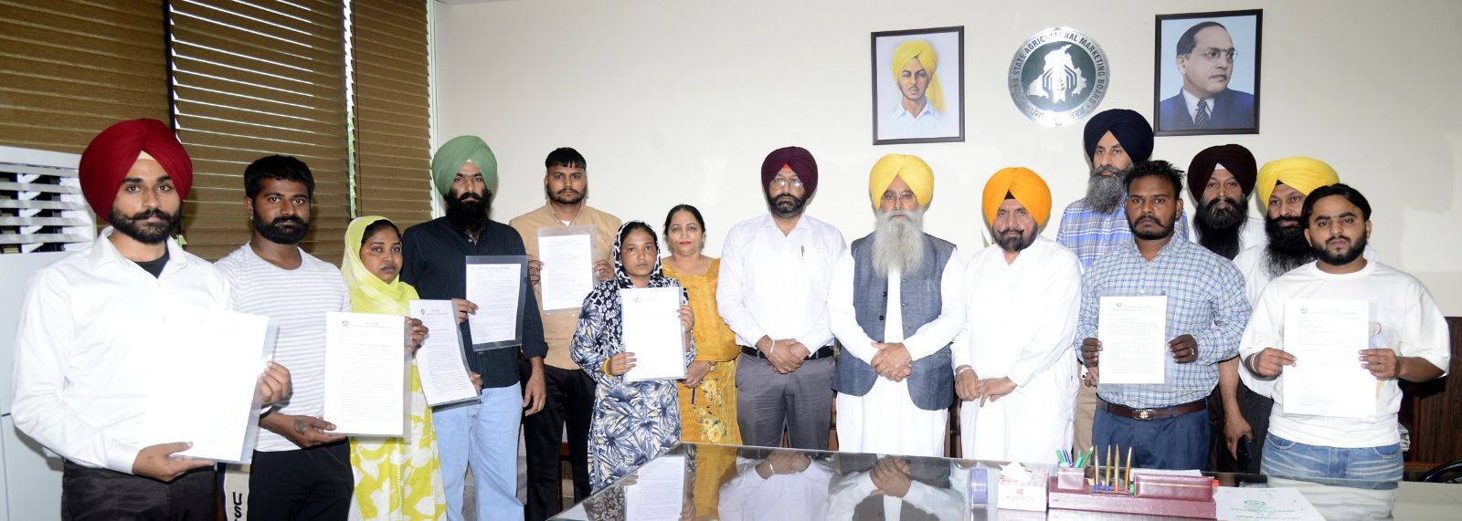 ਗੁਰਮੀਤ ਸਿੰਘ ਖੁੱਡੀਆਂ ਨੇ ਪੰਜਾਬ ਮੰਡੀ ਬੋਰਡ ਵਿੱਚ ਅੱਠ ਉਮੀਦਵਾਰਾਂ ਨੂੰ ਤਰਸ ਦੇ ਆਧਾਰ ‘ਤੇ ਨਿਯੁਕਤੀ ਪੱਤਰ ਸੌਂਪੇ