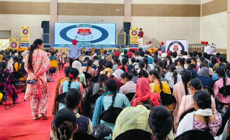 ਪੰਜਾਬ ਪੁਲਿਸ ਦਾ ‘ਸੰਪਰਕ ਅਭਿਆਨ’ ਨੌਜਵਾਨਾਂ ਨੂੰ ਗੈਂਗਸਟਰਾਂ ਦੀ ਹਨ੍ਹੇਰੀ ਦੁਨੀਆਂ ’ਚ ਸ਼ਾਮਲ ਹੋਣ ਦੇ ਮਾਰੂ ਪ੍ਰਭਾਵਾਂ ਤੋਂ ਜਾਗਰੂਕ ਕਰਵਾ ਰਿਹੈ; ਲੋਕਾਂ ਵੱਲੋਂ ਕਮਿਊਨਿਟੀ ਪੁਲਿਸਿੰਗ ਪਹਿਲ ਦੀ ਸ਼ਲਾਘਾ