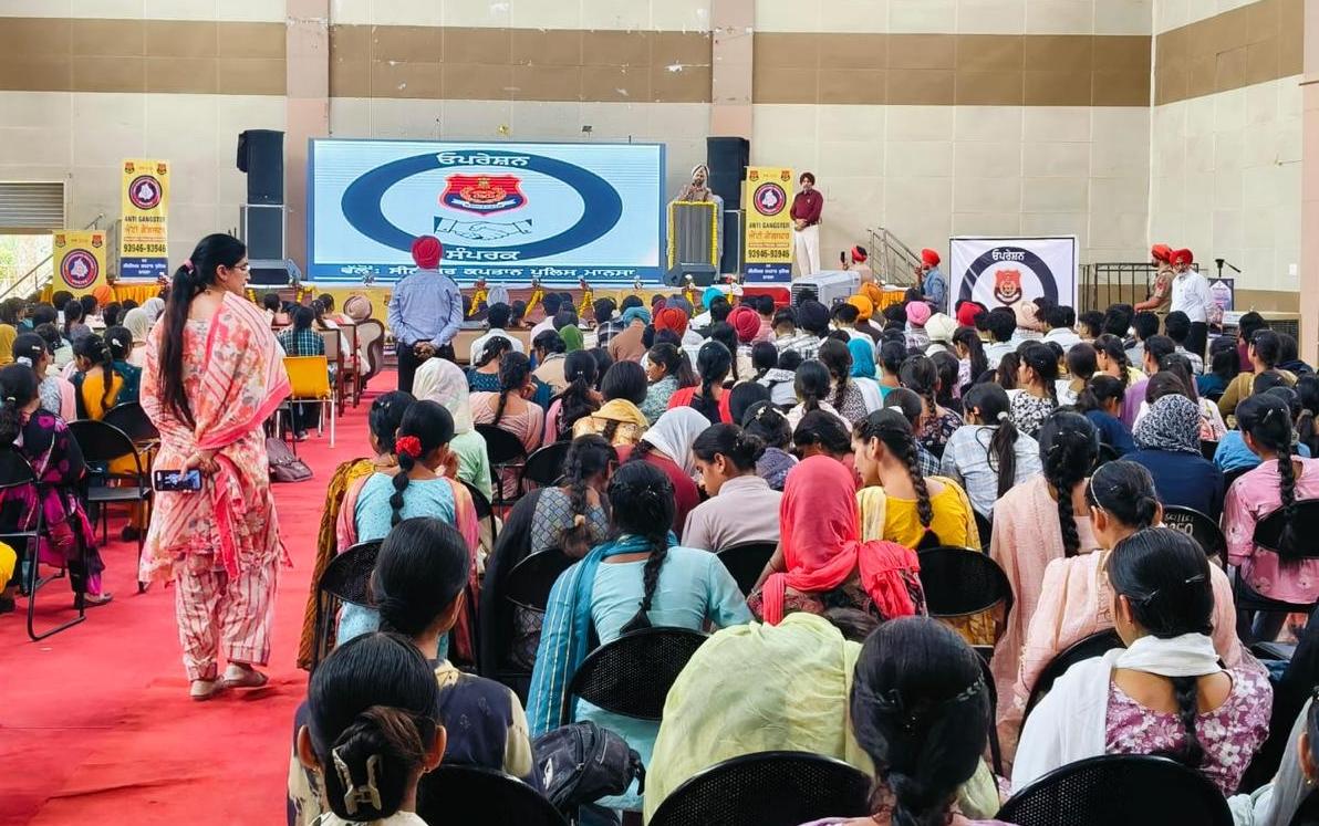 ਪੰਜਾਬ ਪੁਲਿਸ ਦਾ ‘ਸੰਪਰਕ ਅਭਿਆਨ’ ਨੌਜਵਾਨਾਂ ਨੂੰ ਗੈਂਗਸਟਰਾਂ ਦੀ ਹਨ੍ਹੇਰੀ ਦੁਨੀਆਂ ’ਚ ਸ਼ਾਮਲ ਹੋਣ ਦੇ ਮਾਰੂ ਪ੍ਰਭਾਵਾਂ ਤੋਂ ਜਾਗਰੂਕ ਕਰਵਾ ਰਿਹੈ; ਲੋਕਾਂ ਵੱਲੋਂ ਕਮਿਊਨਿਟੀ ਪੁਲਿਸਿੰਗ ਪਹਿਲ ਦੀ ਸ਼ਲਾਘਾ