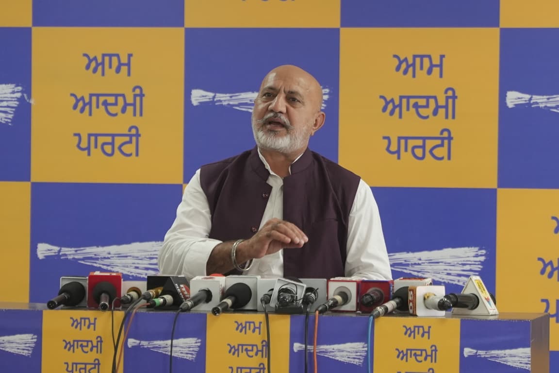 ਅਮਿਤ ਸ਼ਾਹ ਰਾਘਵ ਚੱਢਾ ਨੂੰ ਮੋਹਰਾ ਬਣਾ ਕੇ ‘ਆਪ’ ਦੇ ਸੰਸਦ ਮੈਂਬਰਾਂ ਨੂੰ ਤੋੜਨ ਦੀ ਸਾਜ਼ਿਸ਼ ਰਚ ਰਹੇ ਹਨ: ਬਲਤੇਜ ਪੰਨੂ