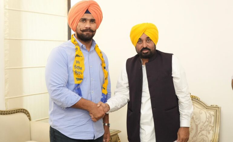 ਮਸ਼ਹੂਰ ਪਹਿਲਵਾਨ ਜੱਸਾ ਪੱਟੀ ਆਪਣੀ ਟੀਮ ਸਮੇਤ ਆਮ ਆਦਮੀ ਪਾਰਟੀ ਵਿੱਚ ਸ਼ਾਮਲ