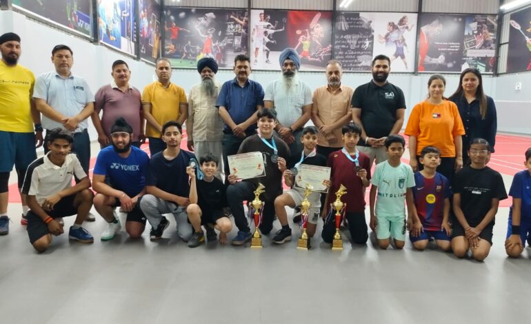 ਰਾਜ ਪੱਧਰੀ ਬੈਡਮਿੰਟਨ ਮੁਕਾਬਲਿਆਂ ਦੇ ਜੇਤੂ ਖਿਡਾਰੀਆਂ ਨੂੰ ਜ਼ਿਲ੍ਹਾ ਐਸੋਸੀਏਸ਼ਨ ਵੱਲੋਂ ਸਨਮਾਨਿਤ ਕੀਤਾ