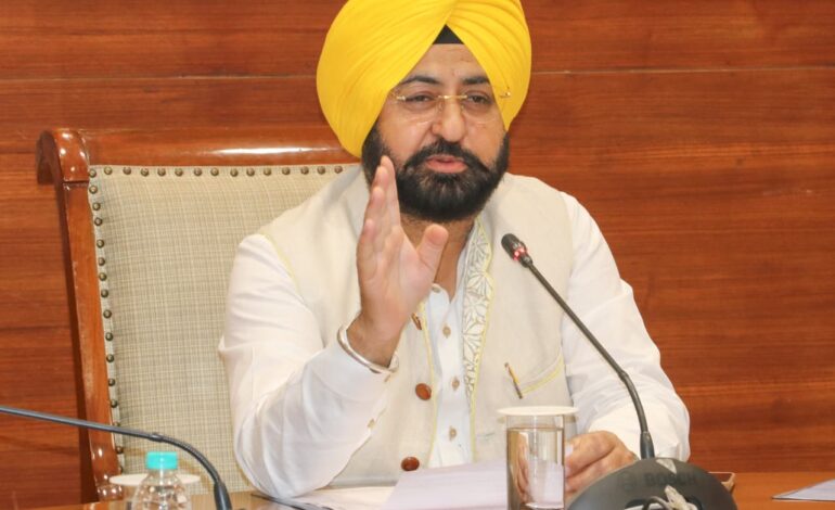 23 ਮਾਲ ਅਧਿਕਾਰੀ ਪਦਉੱਨਤ ਕੀਤੇ, ਹਰਦੀਪ ਸਿੰਘ ਮੁੰਡੀਆਂ ਨੇ ਸੌਂਪੇ ਤਰੱਕੀ ਪੱਤਰ