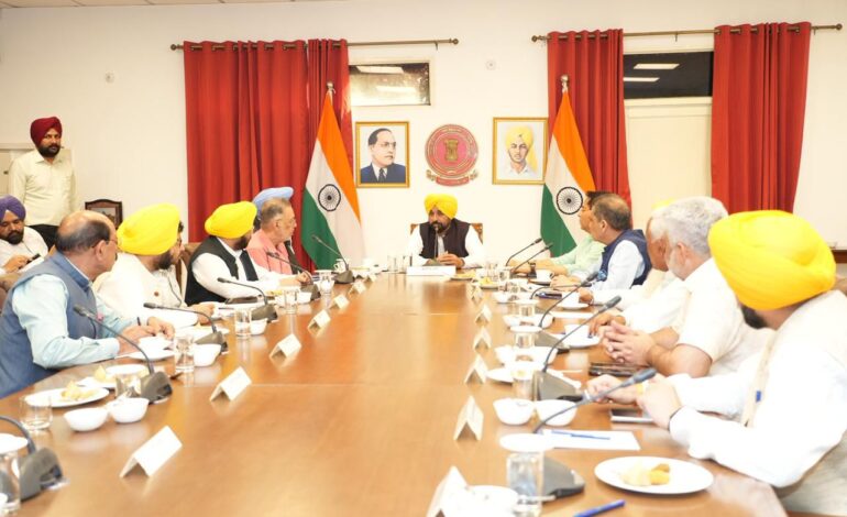 ਭਗਵੰਤ ਮਾਨ ਸਰਕਾਰ ਕਿਰਤੀ ਵਰਗ ਦੇ ਸਨਮਾਨ ਵਿੱਚ ਇਕ ਮਈ ਨੂੰ ਵਿਧਾਨ ਸਭਾ ਦਾ ਵਿਸ਼ੇਸ਼ ਇਜਲਾਸ ਬੁਲਾਏਗੀ: ਮੁੱਖ ਮੰਤਰੀ ਭਗਵੰਤ ਸਿੰਘ ਮਾਨ