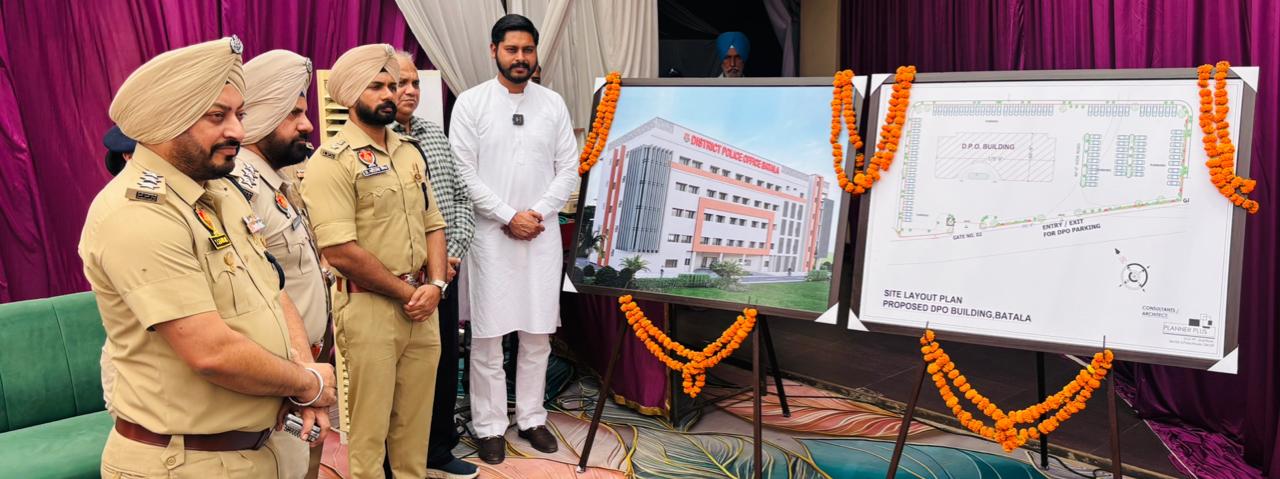 ਵਿਧਾਇਕ ਸ਼ੈਰੀ ਕਲਸੀ ਅਤੇ ਡੀਆਈਜੀ ਸੰਦੀਪ ਗੋਇਲ ਵੱਲੋਂ ‘ਜ਼ਿਲ੍ਹਾ ਪੁਲਿਸ ਦਫ਼ਤਰ ਬਟਾਲਾ’ ਦੀ ਨਵੀਂ ਇਮਾਰਤ ਦੀ ਉਸਾਰੀ ਦਾ ਆਗਾਜ਼
