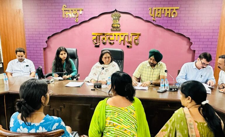 ਪੰਜਾਬ ਰਾਜ ਮਹਿਲਾ ਕਮਿਸ਼ਨ ਦੀ ਚੇਅਰਪਰਸਨ ਰਾਜ ਲਾਲੀ ਗਿੱਲ ਵੱਲੋਂ ਔਰਤਾਂ ਦੇ ਮਸਲੇ ਸੁਣਨ ਲਈ ਗੁਰਦਾਸਪੁਰ ਵਿਖੇ ਲਗਾਈ ਗਈ ਲੋਕ ਅਦਾਲਤ