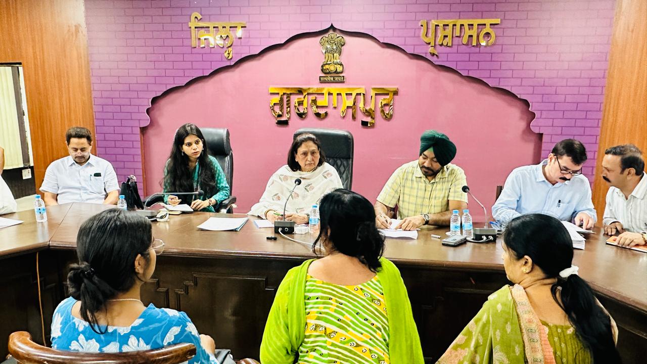 ਪੰਜਾਬ ਰਾਜ ਮਹਿਲਾ ਕਮਿਸ਼ਨ ਦੀ ਚੇਅਰਪਰਸਨ ਰਾਜ ਲਾਲੀ ਗਿੱਲ ਵੱਲੋਂ ਔਰਤਾਂ ਦੇ ਮਸਲੇ ਸੁਣਨ ਲਈ ਗੁਰਦਾਸਪੁਰ ਵਿਖੇ ਲਗਾਈ ਗਈ ਲੋਕ ਅਦਾਲਤ