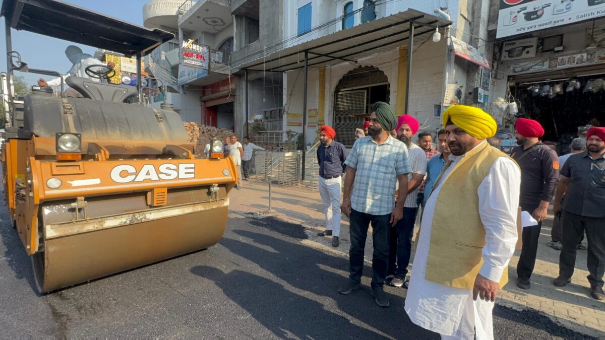 ਕੈਬਨਿਟ ਮੰਤਰੀ ਹਰਭਜਨ ਸਿੰਘ ਈ.ਟੀ.ਓ ਨੇ ਗੁਰਦਾਸਪੁਰ ਵਿਖੇ ਬਣ ਰਹੀਆਂ ਸੜਕਾਂ ਦੇ ਨਿਰਮਾਣ ਕਾਰਜਾਂ ਦਾ ਲਿਆ ਜਾਇਜ਼ਾ