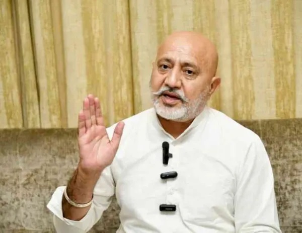 ਆਯੁਸ਼ਮਾਨ ਯੋਜਨਾ ਦੀ ਅਸਫਲਤਾ ‘ਤੇ ਬਲਤੇਜ ਪੰਨੂ ਦਾ ਮੁੱਖ ਮੰਤਰੀ ਨਾਇਬ ਸੈਣੀ ‘ਤੇ ਹਮਲਾ