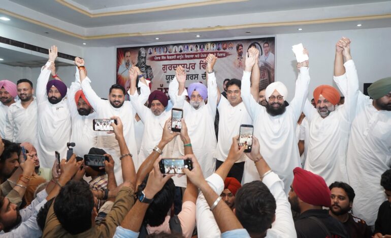 ਪੇਪਰ ਲੀਕ ਤੇ ਵਿਗੜ ਰਹੀ ਅਮਨ-ਕਾਨੂੰਨ ਹਾਲਤ ਖ਼ਿਲਾਫ਼ ਯੂਥ ਕਾਂਗਰਸ ਦੀ ਗੁਰਦਾਸਪੁਰ ਵਿੱਚ ਮਹਾਰੈਲੀ