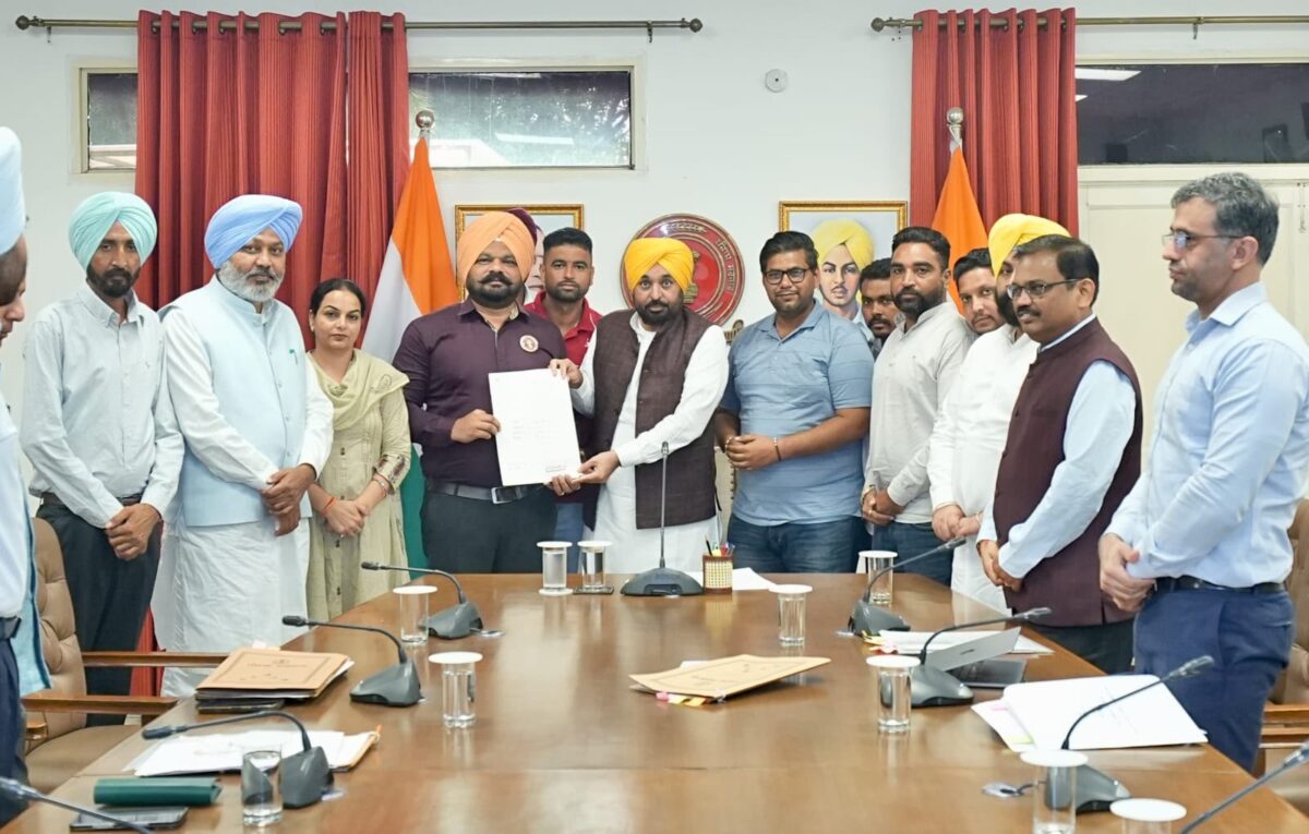 ਮੁੱਖ ਮੰਤਰੀ ਭਗਵੰਤ ਸਿੰਘ ਮਾਨ ਵੱਲੋਂ ਆਦਰਸ਼ ਸਕੂਲਾਂ ਦੇ ਅਧਿਆਪਕਾਂ ਦੀ ਤਨਖਾਹ ਵਿੱਚ 120 ਫੀਸਦੀ ਤੋਂ ਵੱਧ ਦਾ ਵਾਧਾ ਕਰਨ ਦੀ ਮਨਜ਼ੂਰੀ