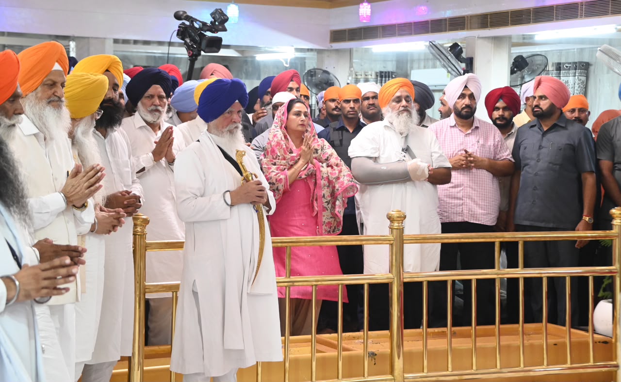 ਸੁਖਬੀਰ ਸਿੰਘ ਬਾਦਲ ਕਾਤਲਾਨਾ ਹਮਲੇ ਤੋਂ ਬਾਅਦ ਪਹਿਲੀ ਵਾਰ ਹੋਏ ਜਨਤਕ, ਤਖ਼ਤ ਸ੍ਰੀ ਦਮਦਮਾ ਸਾਹਿਬ ਵਿਖੇ ਹੋਏ ਨਤਮਸਤਕ