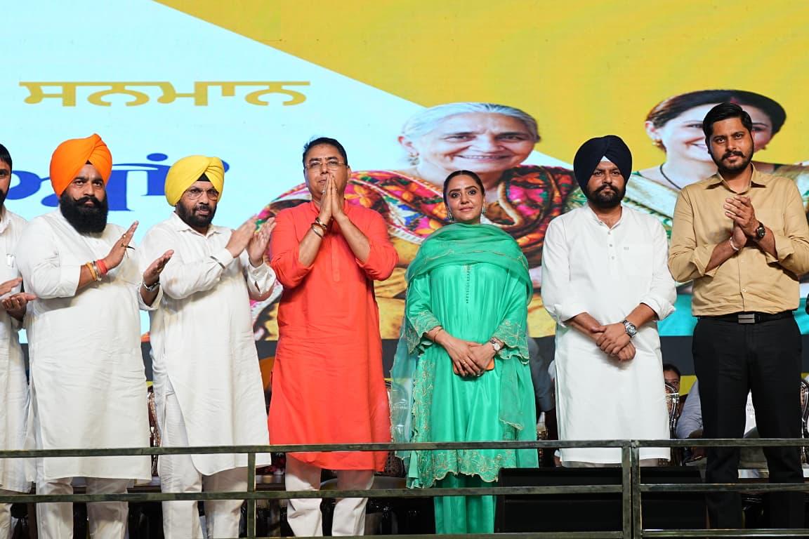 ਰੱਖੜੀ ਦੇ ਤਿਉਹਾਰ ‘ਤੇ ਭਗਵੰਤ ਸਿੰਘ ਮਾਨ ਨੇ ਨਿਭਾਇਆ ‘ਭਰਾ’ ਦਾ ਫ਼ਰਜ਼, 1.37 ਲੱਖ ਸਤਿਕਾਰ ਸਖੀਆਂ ਦੇ ਖਾਤੇ ‘ਚ ਪਾਈ ਸਨਮਾਨ ਰਾਸ਼ੀ