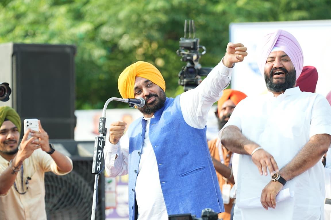 ਪੰਜਾਬ ਨੂੰ ਲੁੱਟਣ ਲਈ ਭਾਜਪਾ ਨਾਲ ਨਾਪਾਕ ਗਠਜੋੜ ਕਰਨ ਵਾਸਤੇ ਅਕਾਲੀ ਲੀਡਰਸ਼ਿਪ ਪੱਬਾਂ ਭਾਰ: ਮੁੱਖ ਮੰਤਰੀ ਭਗਵੰਤ ਸਿੰਘ ਮਾਨ