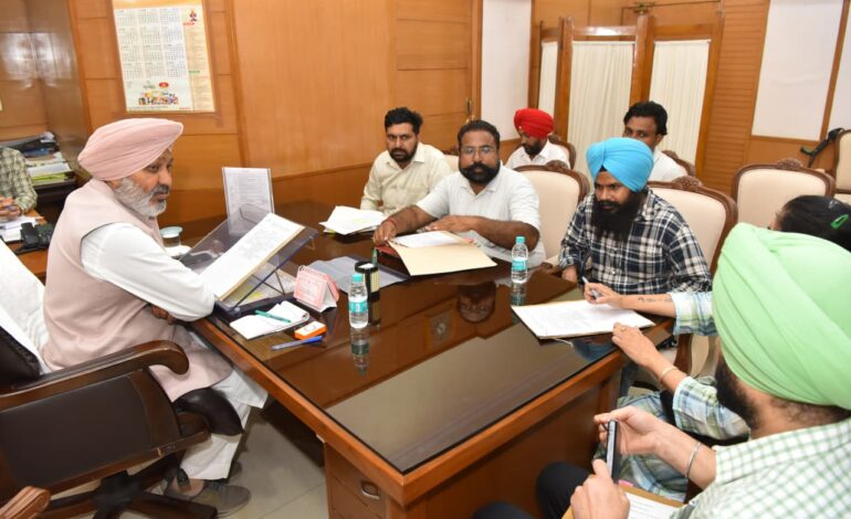 ​ਵਿੱਤਮੰਤਰੀ ਹਰਪਾਲ ਸਿੰਘ ਚੀਮਾ ਵੱਲੋਂ ਮੁਲਾਜ਼ਮ ਯੂਨੀਅਨਾਂ ਨਾਲ 3 ਘੰਟੇ ਮੀਟਿੰਗਾਂ; ਵਿਭਾਗਾਂ ਨੂੰ ਮੰਗਾਂ ਦੇ ਹੱਲ ਵਿੱਚ ਤੇਜ਼ੀ ਲਿਆਉਣ ਦੇ ਨਿਰਦੇਸ਼ ਦਿੱਤੇ