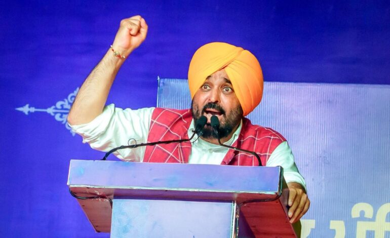 ਮੁੱਖ ਮੰਤਰੀ ਭਗਵੰਤ ਸਿੰਘ ਮਾਨ ਦਾ ਭੈਣਾਂ ਨੂੰ ਰੱਖੜ ਪੁੰਨਿਆ ਦਾ ਤੋਹਫ਼ਾ: 5.30 ਲੱਖ ਔਰਤਾਂ ਦੇ ਬੈਂਕ ਖਾਤਿਆਂ ਵਿੱਚ 181.50 ਕਰੋੜ ਰੁਪਏ ਦੀ ‘ਸਨਮਾਨ ਰਾਸ਼ੀ’ ਭੇਜੀ