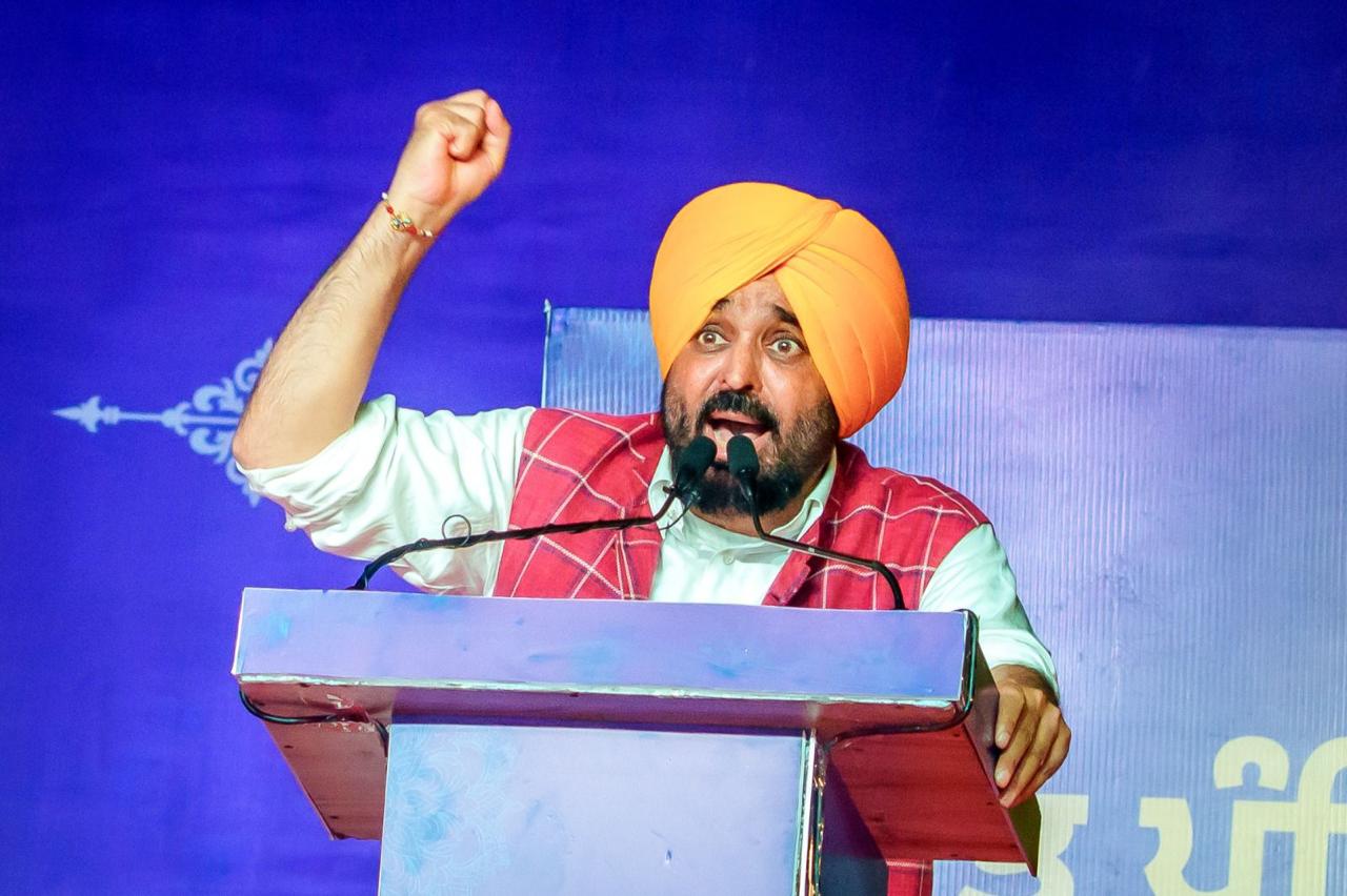 ਮੁੱਖ ਮੰਤਰੀ ਭਗਵੰਤ ਸਿੰਘ ਮਾਨ ਦਾ ਭੈਣਾਂ ਨੂੰ ਰੱਖੜ ਪੁੰਨਿਆ ਦਾ ਤੋਹਫ਼ਾ: 5.30 ਲੱਖ ਔਰਤਾਂ ਦੇ ਬੈਂਕ ਖਾਤਿਆਂ ਵਿੱਚ 181.50 ਕਰੋੜ ਰੁਪਏ ਦੀ ‘ਸਨਮਾਨ ਰਾਸ਼ੀ’ ਭੇਜੀ