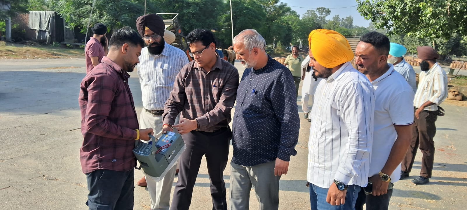ਐੱਸ.ਡੀ.ਐਮ ਗੁਰਦਾਸਪੁਰ ਅਸ਼ੋਕ ਕੁਮਾਰ ਨੇ ਝੋਨੇ ਦੀ ਖਰੀਦ ਪ੍ਰਬੰਧਾਂ ਸਬੰਧੀ ਗੁਰਦਾਸਪੁਰ ਮੰਡੀ ਵਿੱਚ ਜਾ ਕੇ ਲਿਆ ਜਾਇਜ਼ਾ