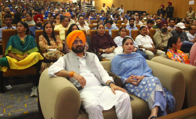 ‘ਹਮਾਰੇ ਰਾਮ’ ਨਾਟਕ ਦੀ ਮੋਹਾਲੀ ਵਿਖੇ ਪ੍ਰਭਾਵਸ਼ਾਲੀ ਪੇਸ਼ਕਾਰੀ ਨੇ ਦਰਸ਼ਕਾਂ ਨੂੰ ਕੀਤਾ ਮੰਤਰਮੁਗਧ