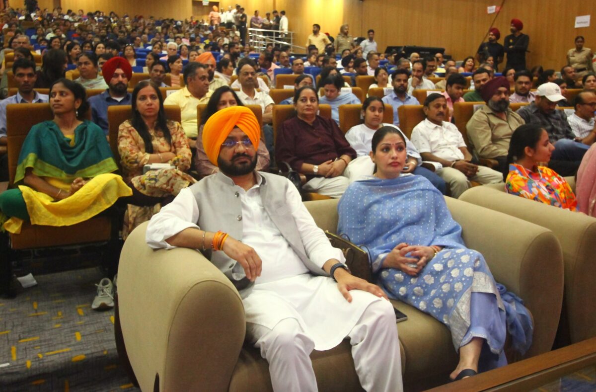‘ਹਮਾਰੇ ਰਾਮ’ ਨਾਟਕ ਦੀ ਮੋਹਾਲੀ ਵਿਖੇ ਪ੍ਰਭਾਵਸ਼ਾਲੀ ਪੇਸ਼ਕਾਰੀ ਨੇ ਦਰਸ਼ਕਾਂ ਨੂੰ ਕੀਤਾ ਮੰਤਰਮੁਗਧ