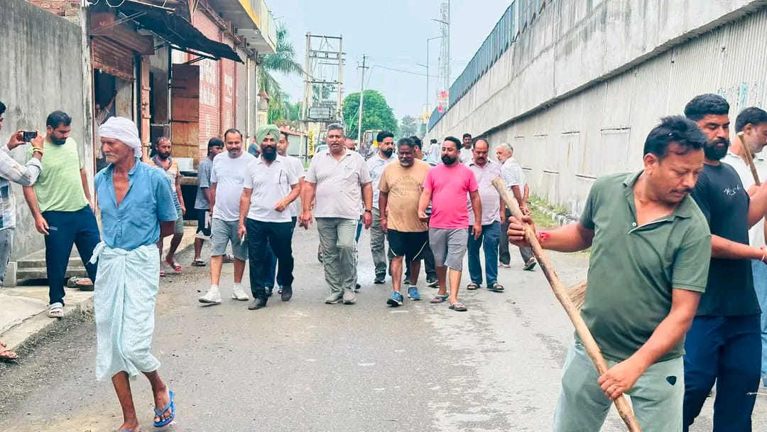 ਹਲਕਾ ਇੰਚਾਰਜ ਸਮਸ਼ੇਰ ਸਿੰਘ ਦੀ ਅਗਵਾਈ ਵਿੱਚ ਦੀਨਾਨਗਰ ਵਿਖੇ ‘ਮਿਸ਼ਨ ਕਲੀਨ ਪੰਜਾਬ’ ਤਹਿਤ ਸਫਾਈ ਮੁਹਿੰਮ ਜਾਰੀ