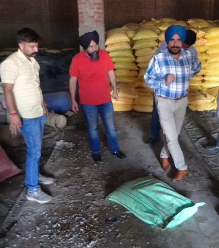 ਖਾਦਾਂ ਦੇ ਨਿਰਧਾਰਤ ਰੇਟ ਤੋਂ ਵੱਧ ਵਸੂਲੀ ਕਰਨ ਵਾਲਿਆਂ ਨੂੰ ਮੁੱਖ ਖੇਤੀਬਾੜੀ ਅਫ਼ਸਰ ਦੀ ਸਖ਼ਤ ਤਾੜਨਾ