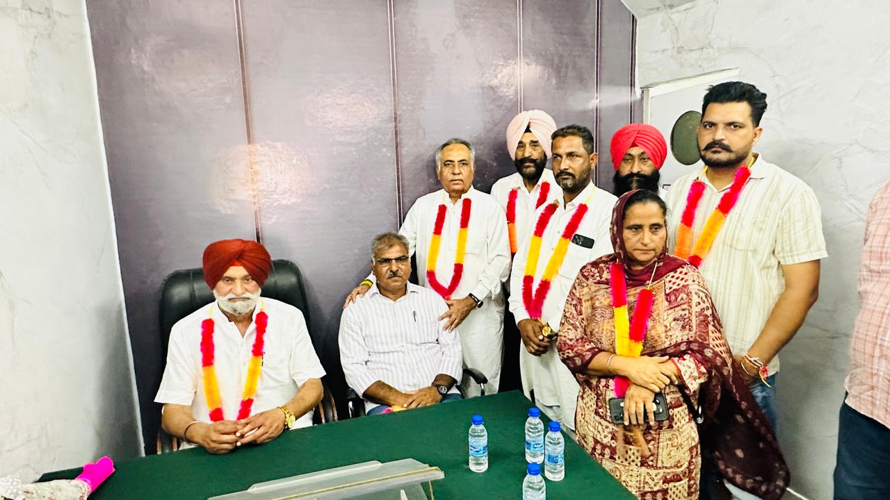 ਸਹਿਕਾਰੀ ਖੇਤੀਬਾੜੀ ਵਿਕਾਸ ਬੈਂਕ ਲਿਮਟਿਡ ਗੁਰਦਾਸਪੁਰ ਦੇ ਚੇਅਰਮੈਨ ਲਖਵਿੰਦਰ ਸਿੰਘ ਬੱਬਰੀ ਨੰਗਲ ਅਤੇ ਅਸ਼ਵਨੀ ਕੁਮਾਰ ਵਾਈਸ ਚੇਅਰਮੈਨ ਬਣੇ, ਰਮਨ ਬਹਿਲ ਵੱਲੋਂ ਨਵ-ਚੁਣੀ ਪ੍ਰਬੰਧਕੀ ਕਮੇਟੀ ਨੂੰ ਵਧਾਈ
