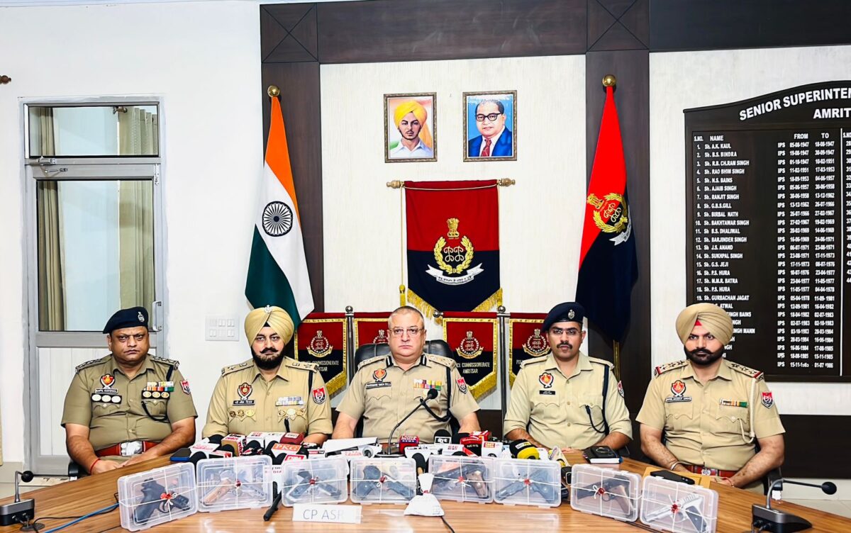 ਅੰਮ੍ਰਿਤਸਰ ਵਿੱਚ ਗੈਰ-ਕਾਨੂੰਨੀ ਹਥਿਆਰ ਸਪਲਾਈ ਨੈੱਟਵਰਕ ਦਾ ਪਰਦਾਫਾਸ਼; 8 ਪਿਸਤੌਲਾਂ ਸਮੇਤ ਦੋ ਕਾਬੂ