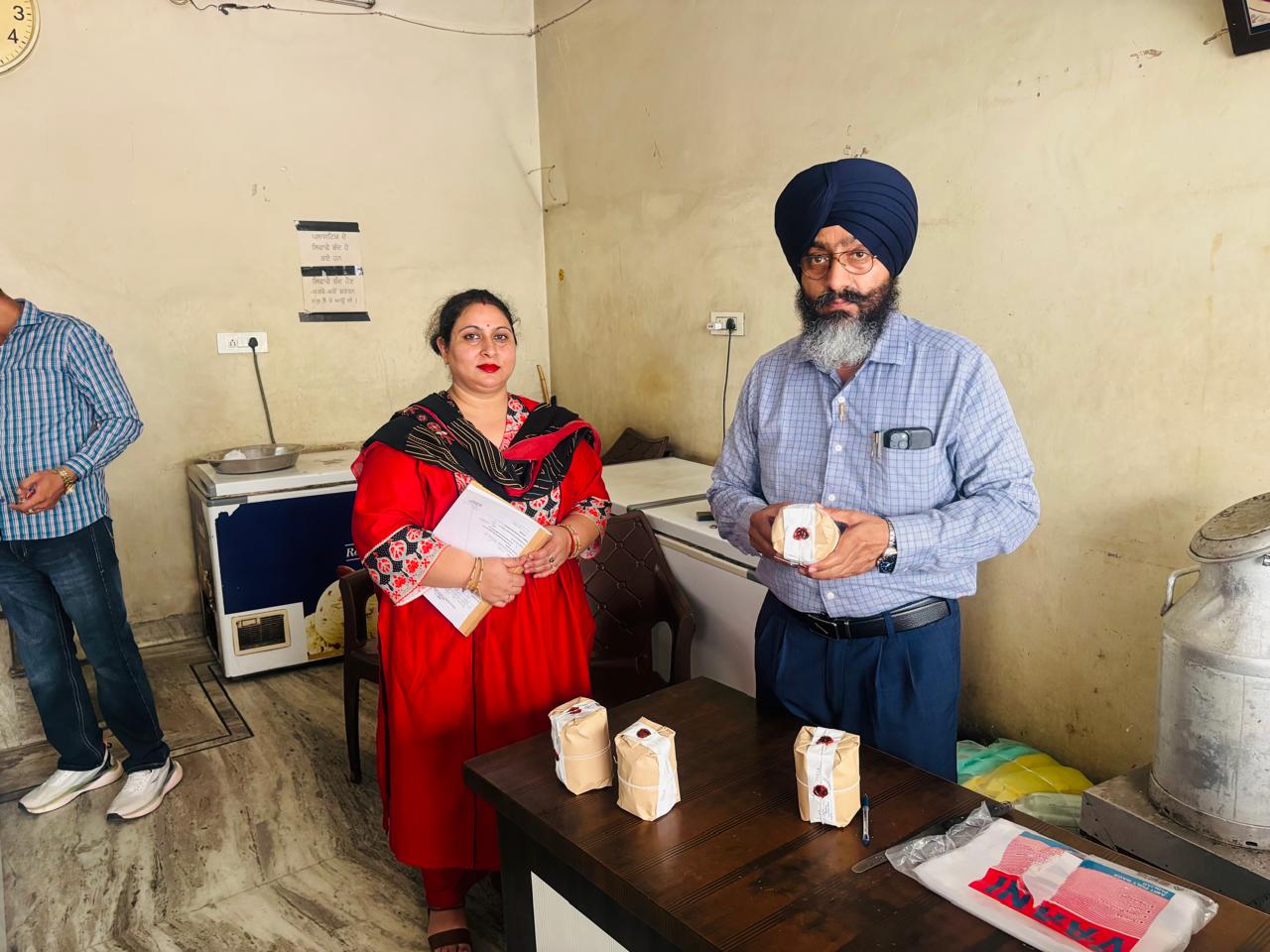 ਫੂਡ ਸੇਫਟੀ ਵਿਭਾਗ ਨੇ ਦੁੱਧ ਤੋਂ ਬਣੇ ਪਦਾਰਥ ਅਤੇ ਕਰਿਆਨਾ ਦੇ ਸੈਂਪਲ ਭਰੇ 