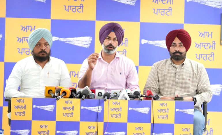 ਅਕਾਲੀ ਦਲ-ਭਾਜਪਾ ਗਠਜੋੜ ਬੇਨਕਾਬ, ਸੁਖਬੀਰ ਬਾਦਲ ਬੇਅਦਬੀ ਦੇ ਕੇਸਾਂ ਤੋਂ ਬਚਣ ਲਈ ਪੰਜਾਬ ਦੇ ਹਿੱਤਾਂ ਨਾਲ ਸਮਝੌਤਾ ਕਰ ਰਹੇ ਹਨ: ਰਣਬੀਰ ਸਿੰਘ ਢੀਂਡਸਾ*