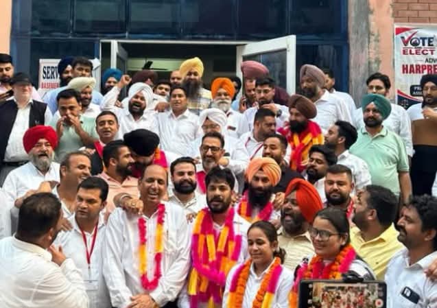 ਹਰਪ੍ਰੀਤ ਸਿੰਘ ਹੈਰੀ ਜਿਲ੍ਹਾ ਬਾਰ ਕੌਂਸਲ ਦੇ ਪ੍ਰਧਾਨ ਅਤੇ ਮੁਨੀਸ਼ ਕੁਮਾਰ ਮੀਤ ਪ੍ਰਧਾਨ ਬਣੇ